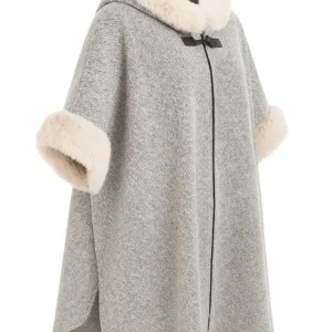Poncho din lână cu blană P18